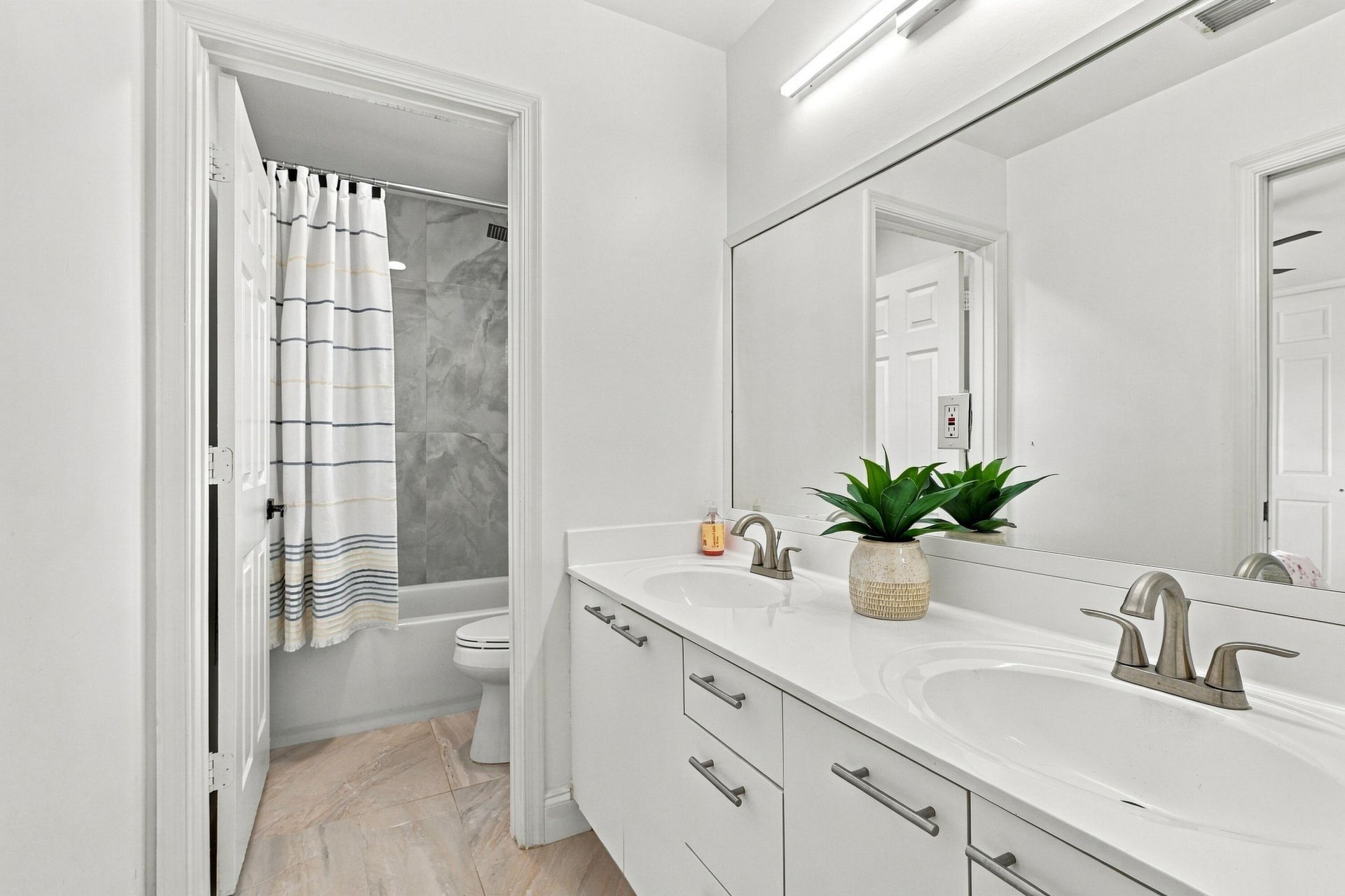 2755 Misty Oaks Circle, Royal Palm Beach, FL 33411 Photo