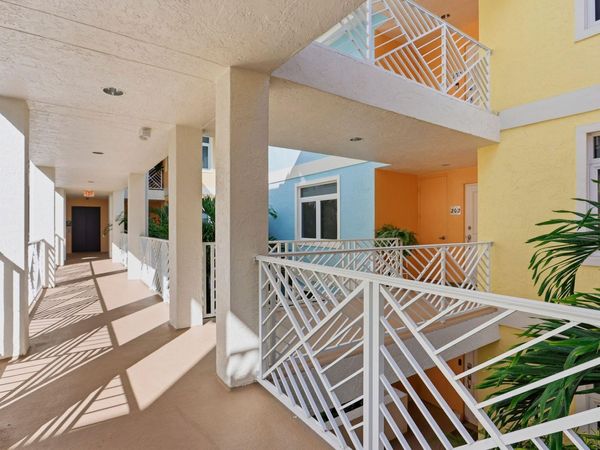 309 E OCEAN Avenue, Unit 202, Lantana, FL 33462