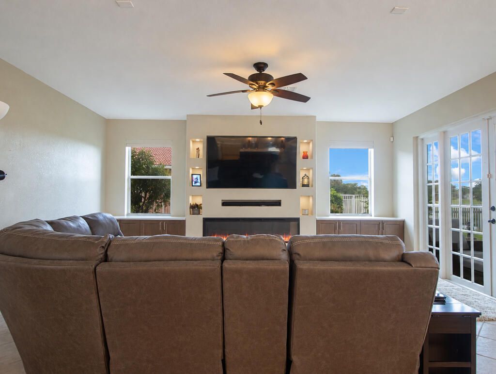 2174 Bellcrest Circle, Royal Palm Beach, FL 33411 Photo