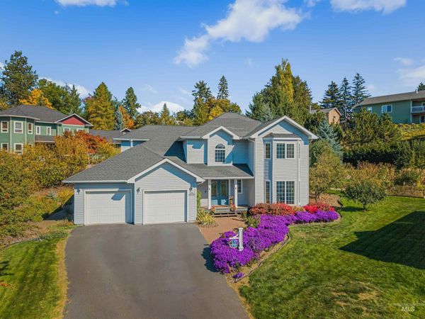 992 Peachtree Dr, Moscow, ID 83843