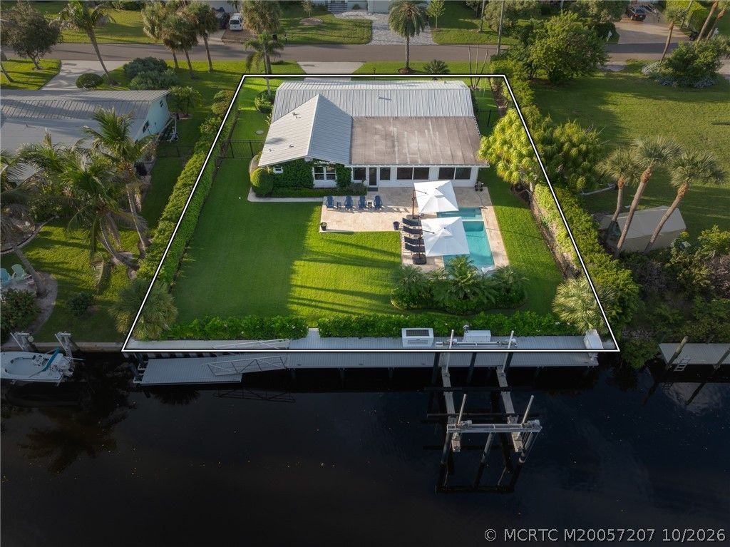 8418 SE Coconut Street , Hobe Sound, FL 33455 Photo