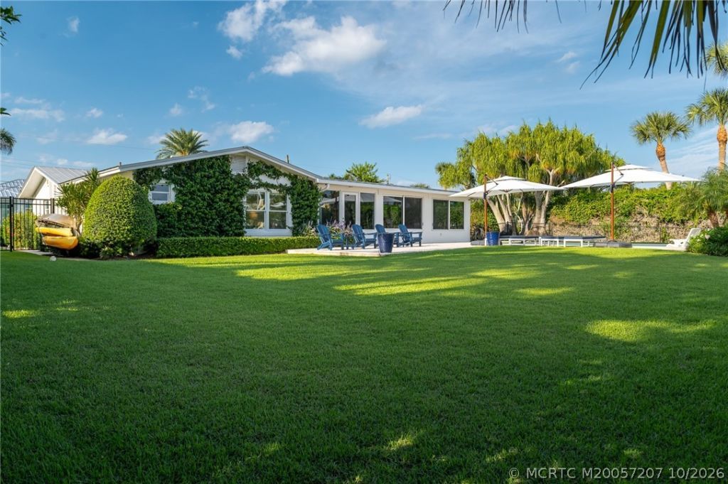 8418 SE Coconut Street , Hobe Sound, FL 33455 Photo
