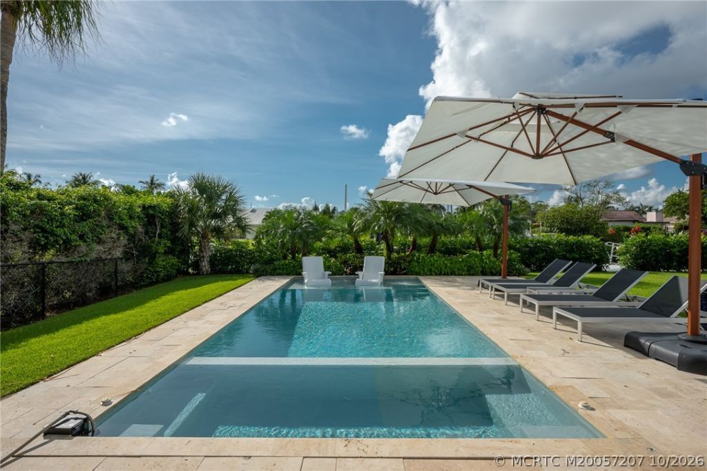 8418 SE Coconut Street , Hobe Sound, FL 33455 Photo