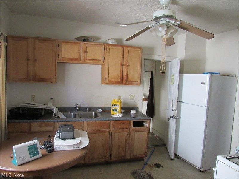 863 Eddy Road, Cleveland, OH 44108 Photo 12