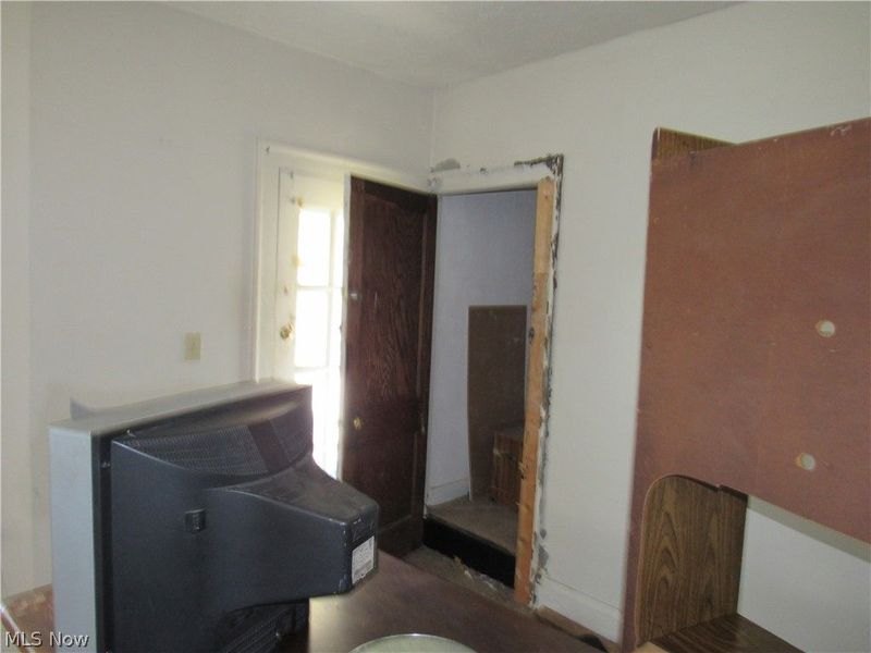 863 Eddy Road, Cleveland, OH 44108 Photo 14