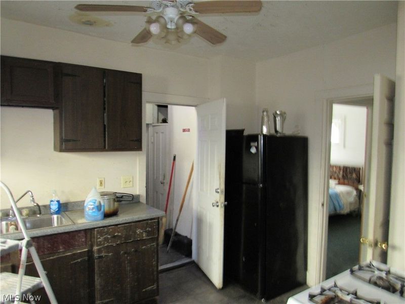 863 Eddy Road, Cleveland, OH 44108 Photo 3