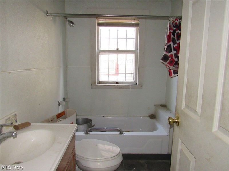 863 Eddy Road, Cleveland, OH 44108 Photo 5