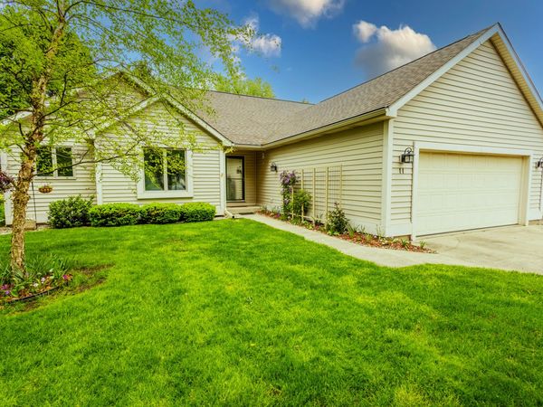 11 Oakdale Lane, Coldwater, MI 49036