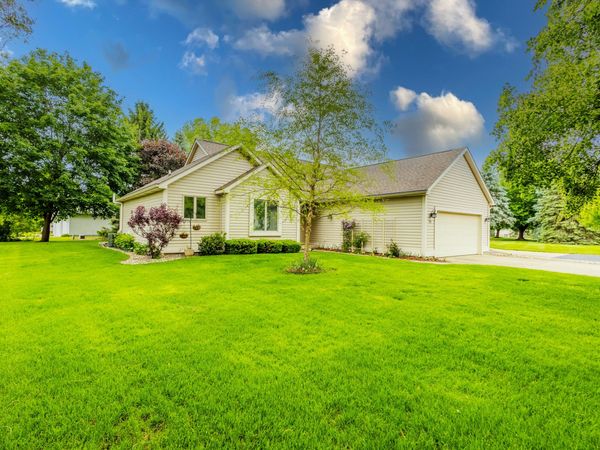 11 Oakdale Lane, Coldwater, MI 49036