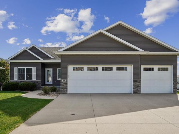 1916 Vera Way , Cedar Falls, IA 50613