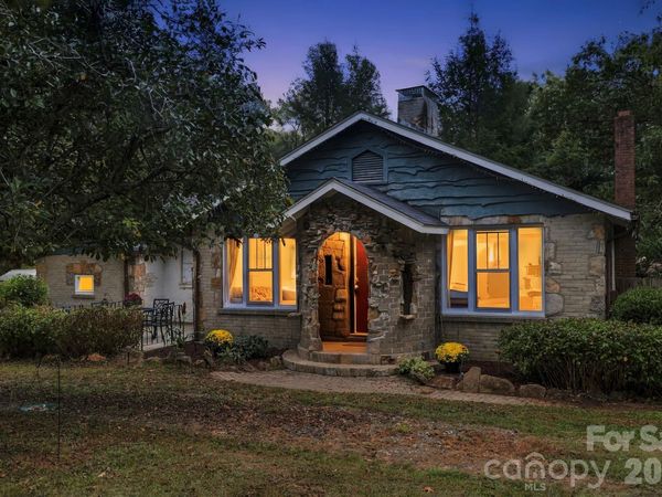 2004 Old South Carolina Avenue , Hendersonville, NC 28739