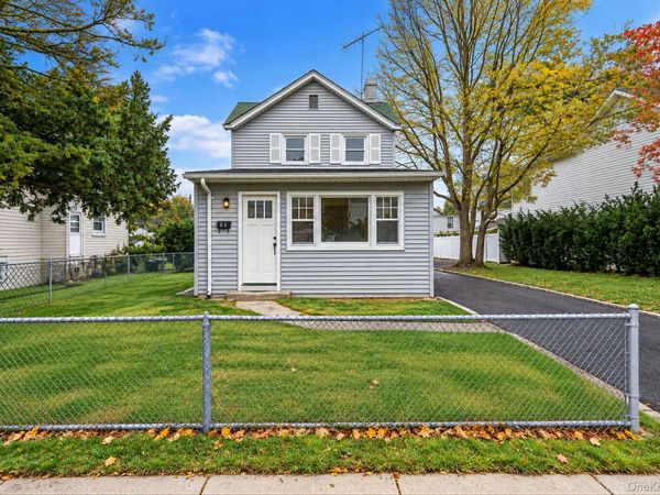 52 Coles Street, Glen Cove, NY 11542