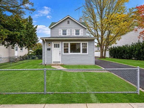 52 Coles Street, Glen Cove, NY 11542