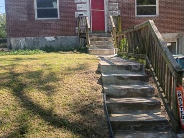 1900 Hildred , St Louis, MO 63136