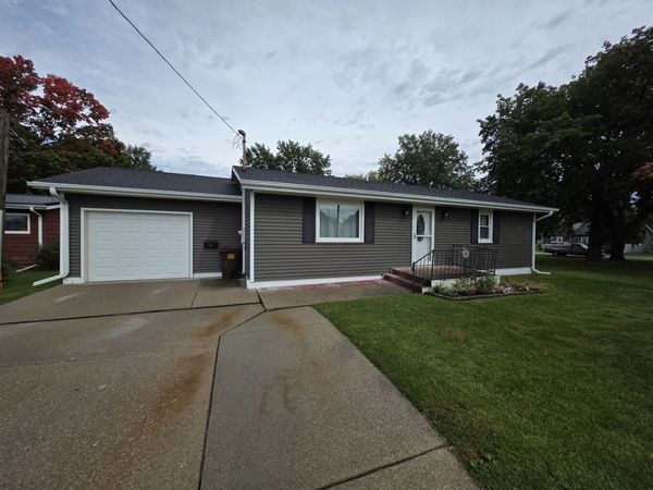 322 Woodlawn Drive , Prophetstown, IL 61277