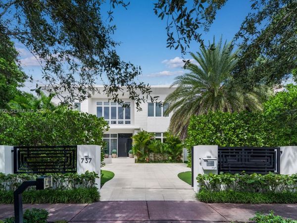 737 W 49th St , Miami Beach, FL 33140