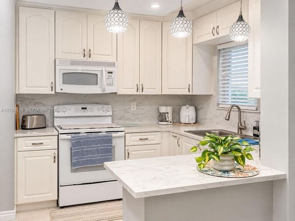 7910 Taft St , Unit 211, Pembroke Pines, FL 33024