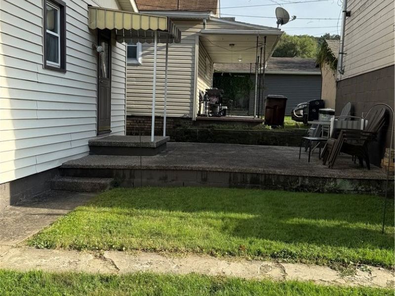322 10th St, Wellsville, OH 43968 Photo 3