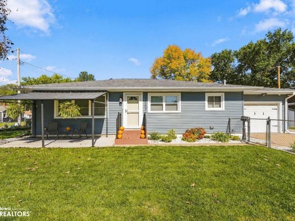 1004 Parkway Drive, Burlington, IA 52601