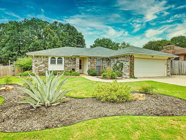 104 Hilltop Drive, Kennedale, TX 76060