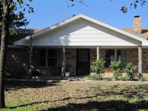 508 S Hovey Street, Chico, TX 76431
