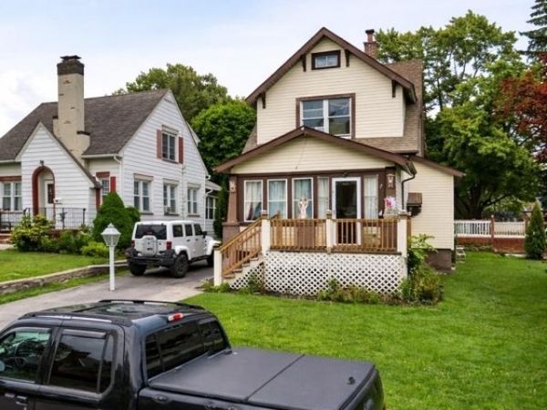 11 Christopher St, Dover, NJ 07801