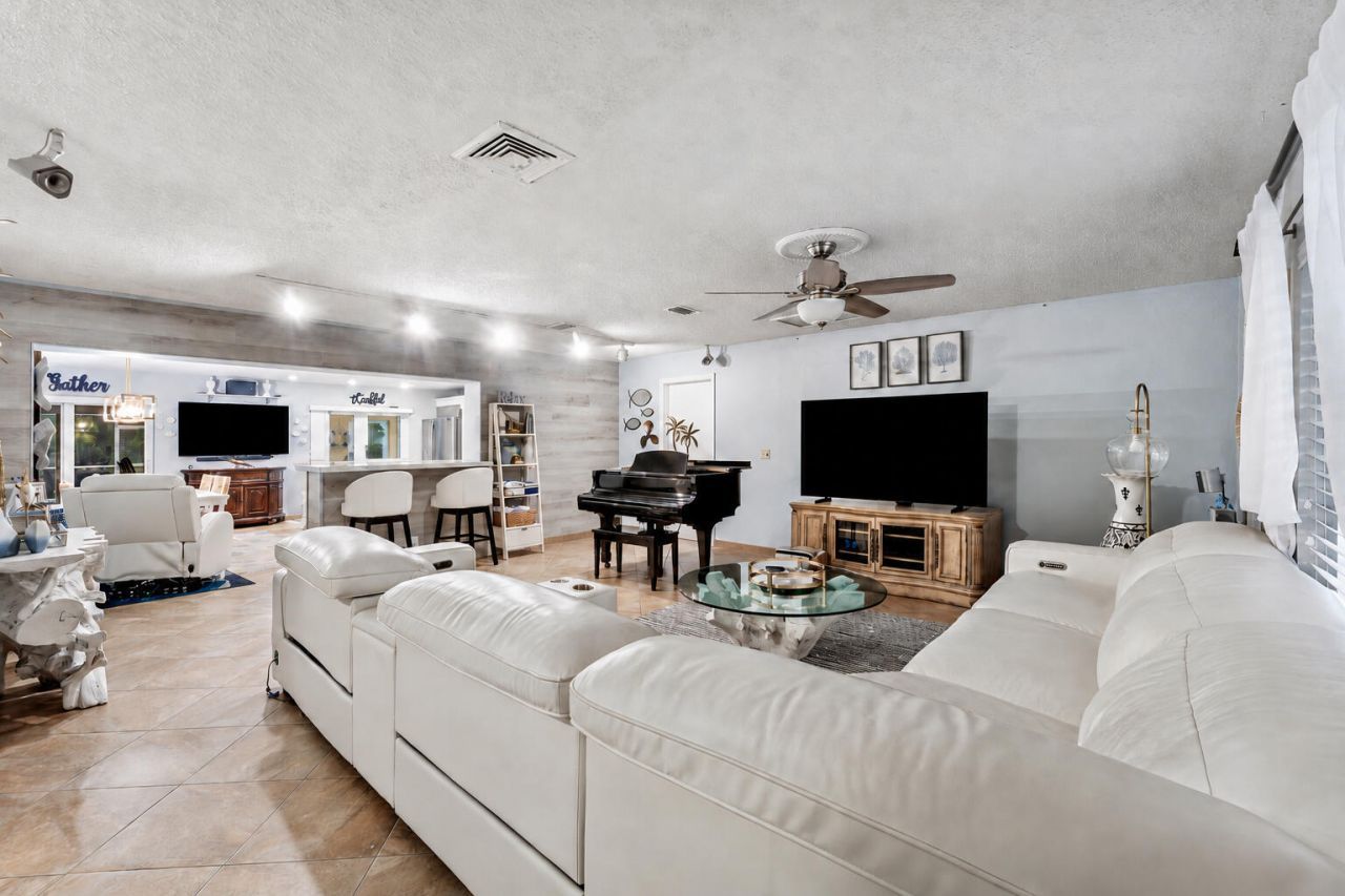 949 Laurel Road, North Palm Beach, FL 33408 Photo