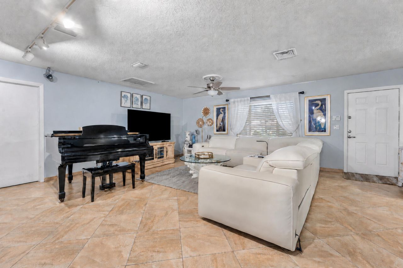 949 Laurel Road, North Palm Beach, FL 33408 Photo
