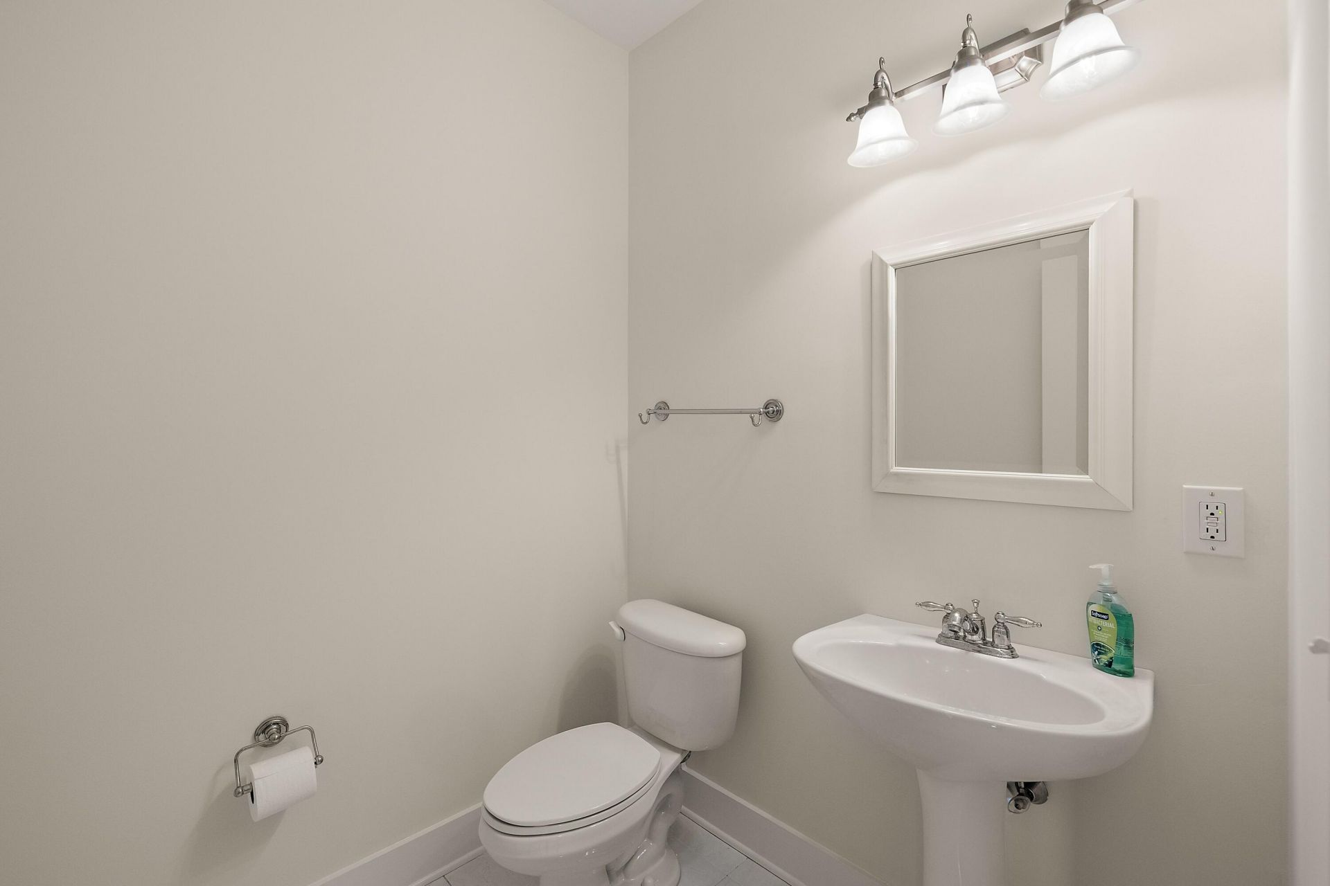 202 Garmouth Court Photo 6
