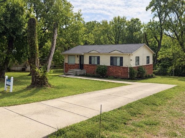 2015 Forges Dr , Nashville, TN 37217