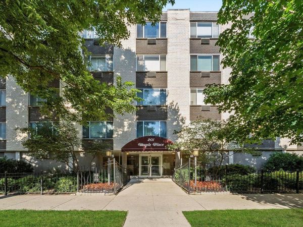 201 S Maple Avenue , Unit 210, Oak Park, IL 60302
