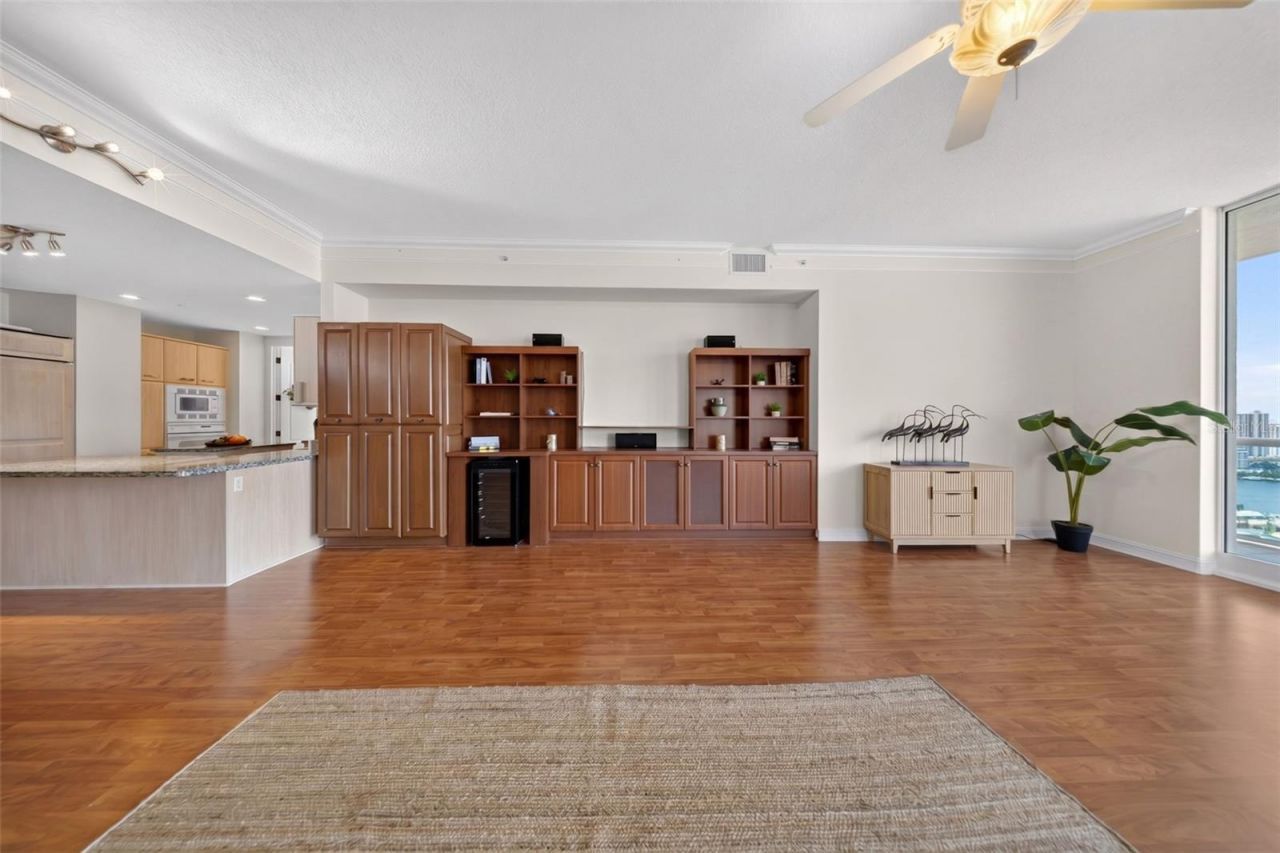 1233 N Gulfstream Avenue, Unit 401, Sarasota, FL 34236 Photo