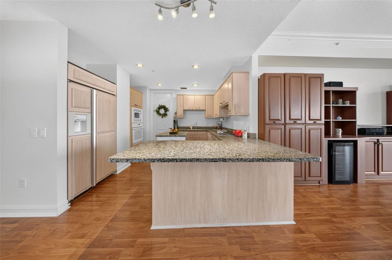 1233 N Gulfstream Avenue, Unit 401, Sarasota, FL 34236 Photo