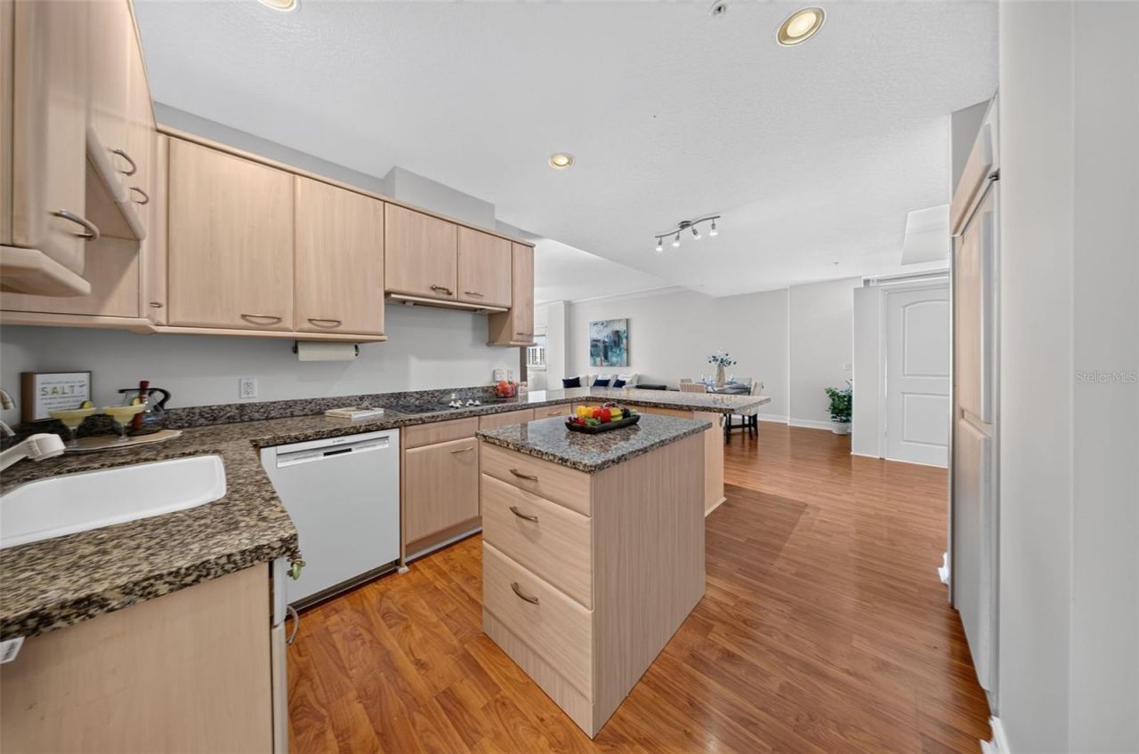 1233 N Gulfstream Avenue, Unit 401, Sarasota, FL 34236 Photo
