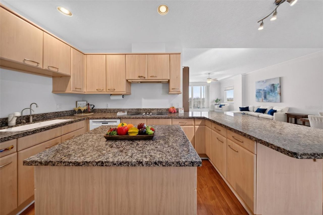 1233 N Gulfstream Avenue, Unit 401, Sarasota, FL 34236 Photo