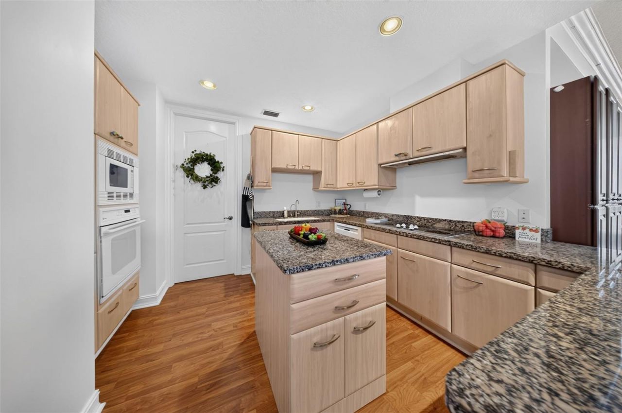 1233 N Gulfstream Avenue, Unit 401, Sarasota, FL 34236 Photo