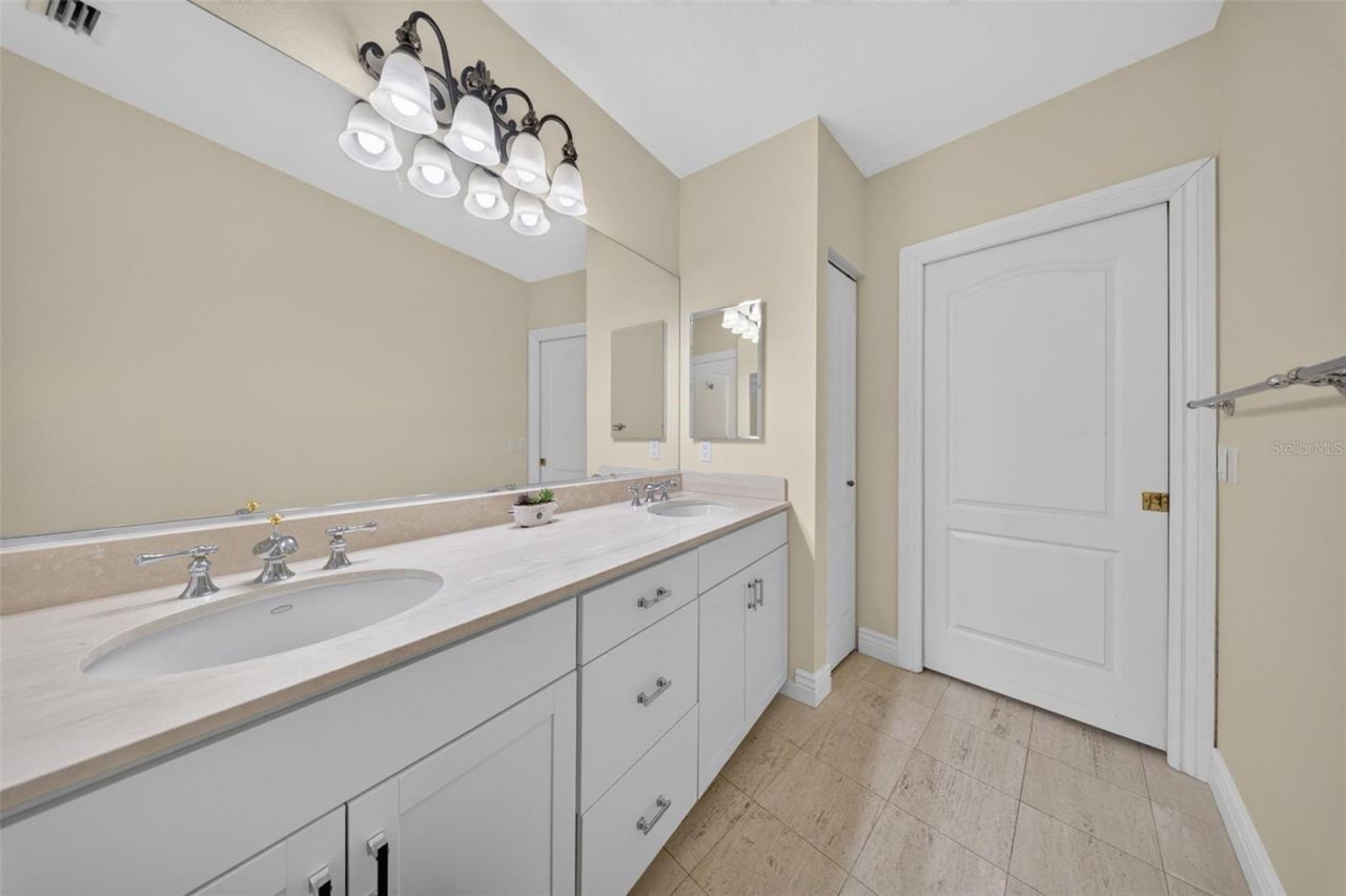 1233 N Gulfstream Avenue, Unit 401, Sarasota, FL 34236 Photo