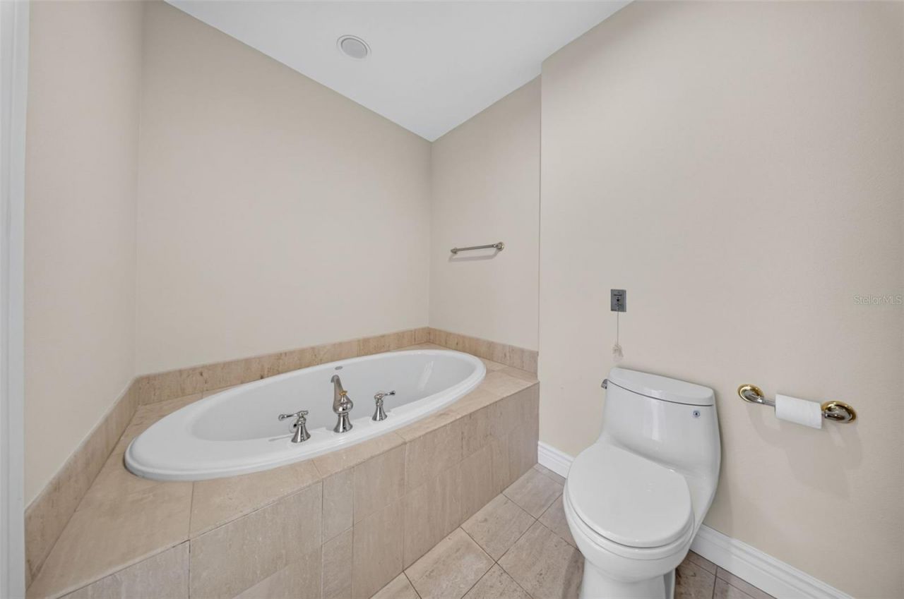 1233 N Gulfstream Avenue, Unit 401, Sarasota, FL 34236 Photo