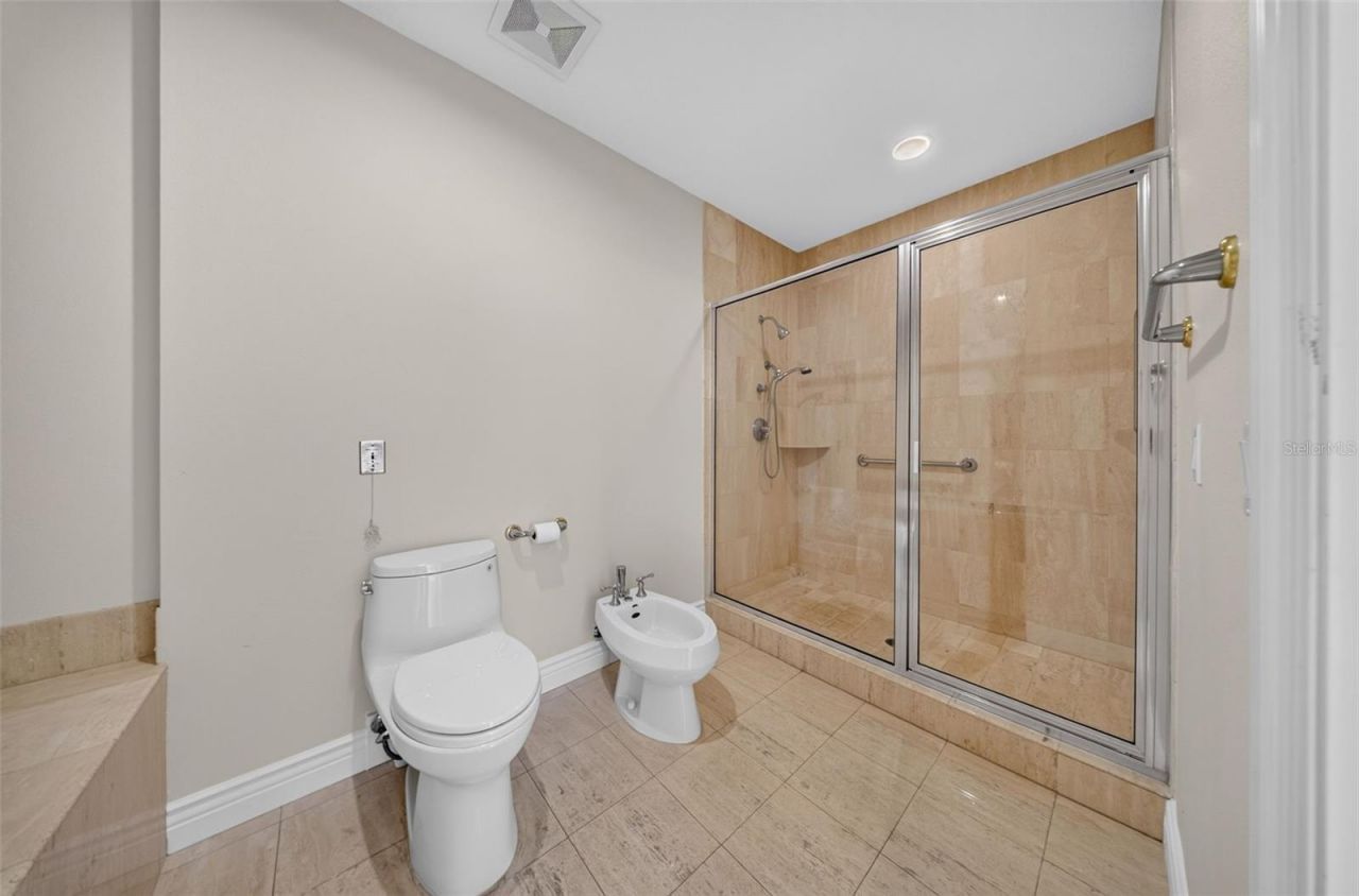 1233 N Gulfstream Avenue, Unit 401, Sarasota, FL 34236 Photo