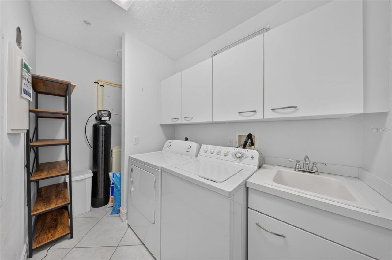 1233 N Gulfstream Avenue, Unit 401, Sarasota, FL 34236 Photo