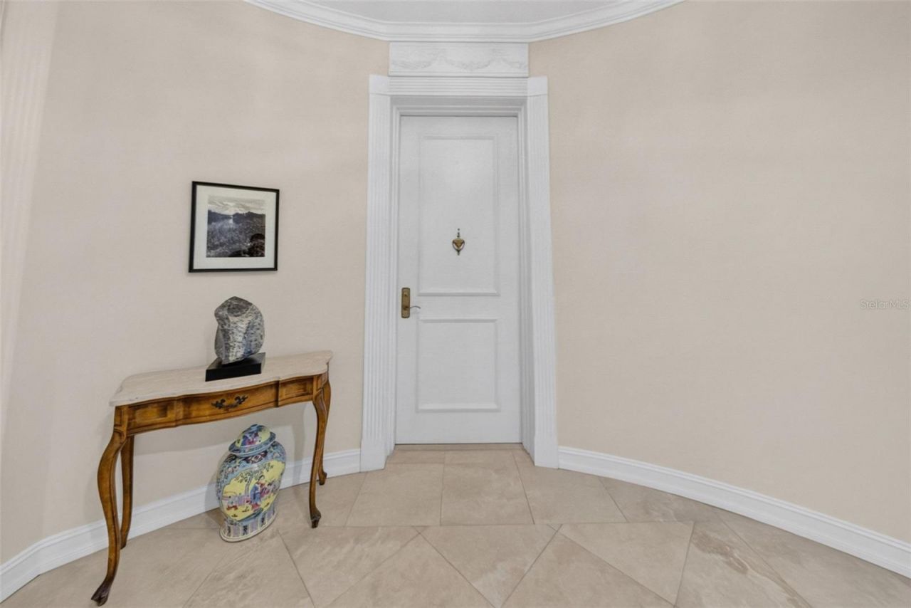1233 N Gulfstream Avenue, Unit 401, Sarasota, FL 34236 Photo