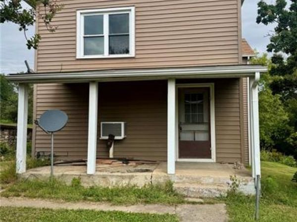 828 Bird Street , Hannibal, MO 63401