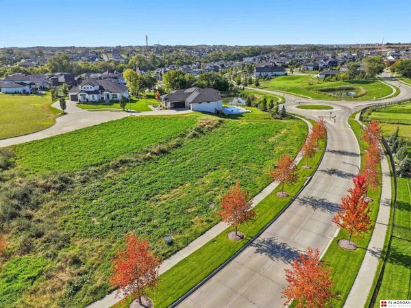 21062 Valley Circle, Elkhorn, NE 68022