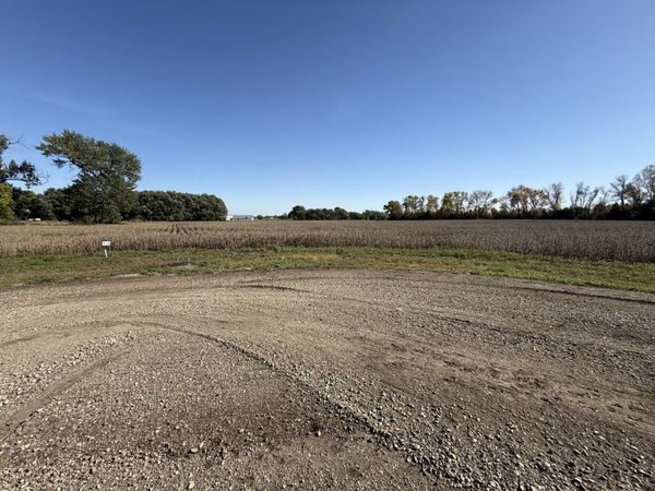 2435 Howling Woods Lane, Aberdeen, SD 57401