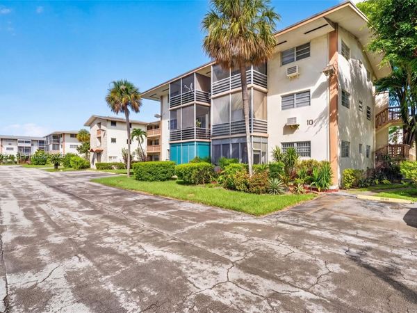 1395 NE 167th St , Unit 212, Miami, FL 33162