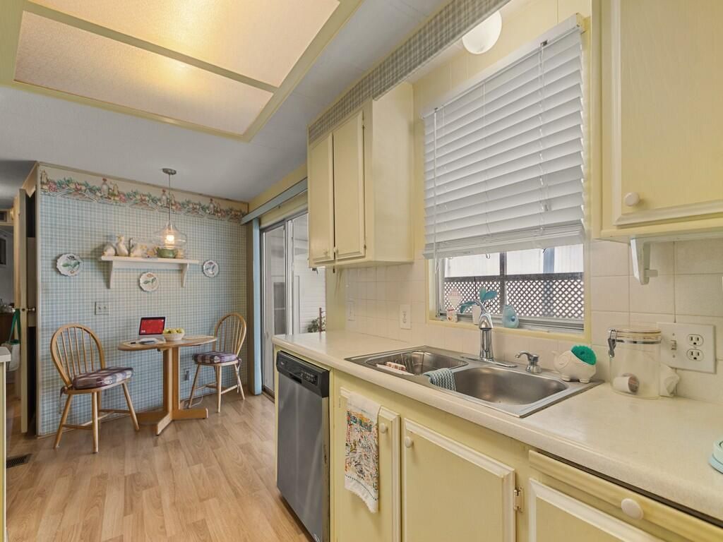 4800 SE Federal Highway, Stuart, FL 34994 Photo