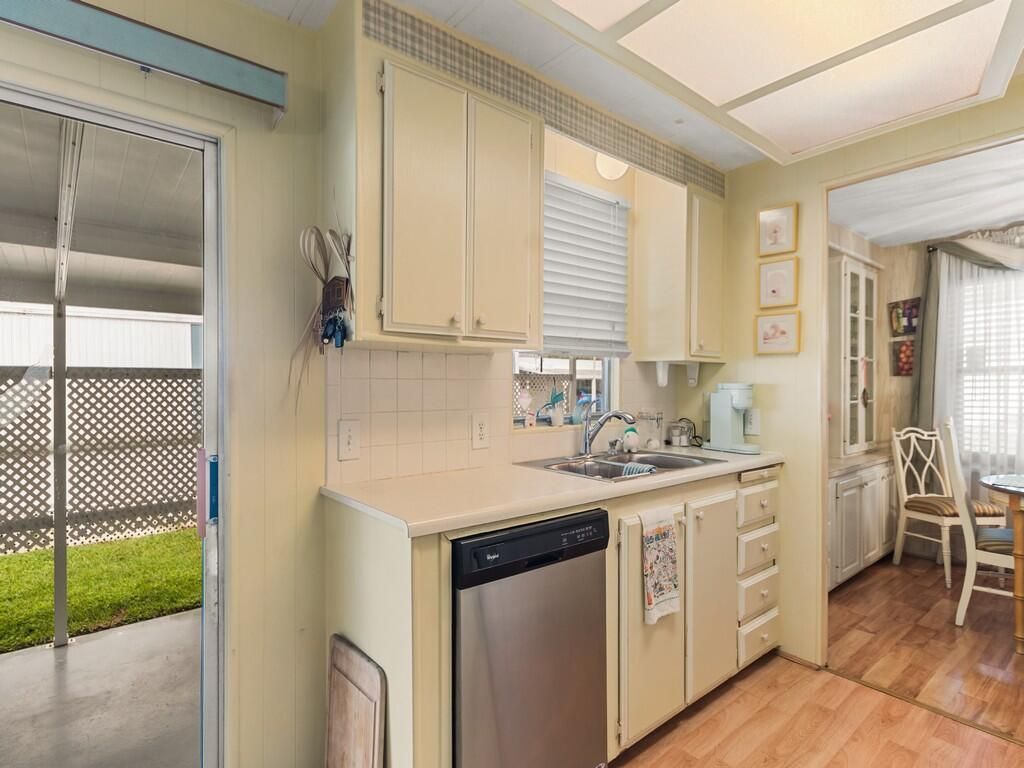 4800 SE Federal Highway, Stuart, FL 34994 Photo