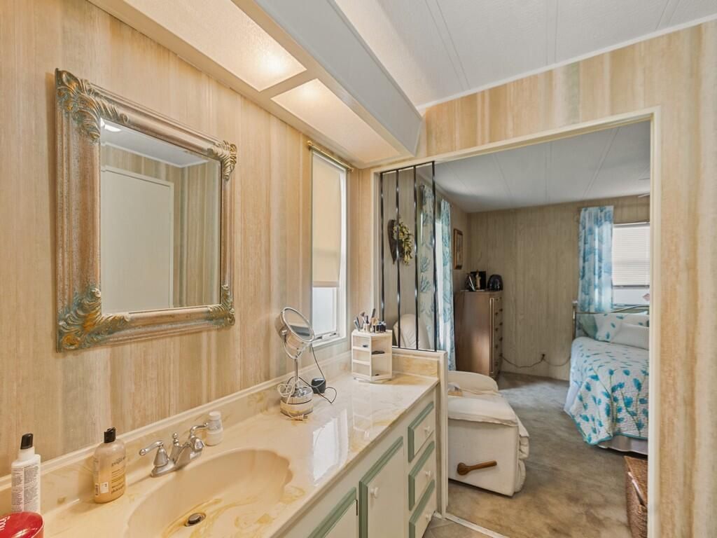4800 SE Federal Highway, Stuart, FL 34994 Photo