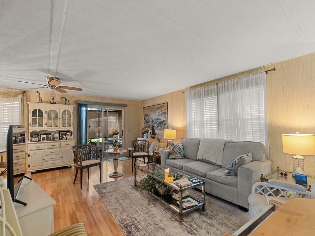 4800 SE Federal Highway, Stuart, FL 34994 Photo