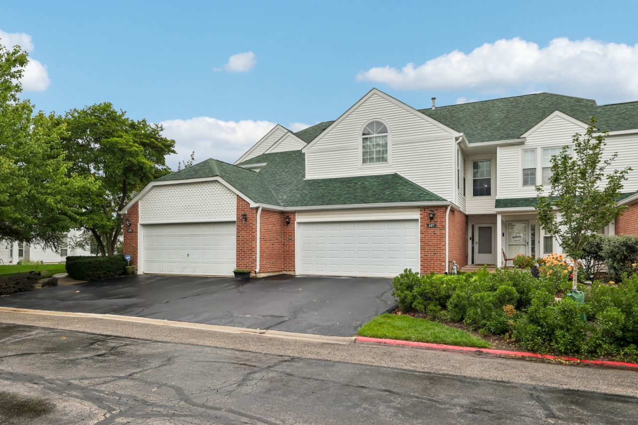 109 Lauralton Street, Unit 10, Lake Bluff, IL 60044 Main Photo